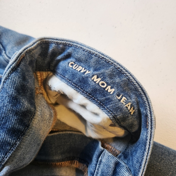 American Eagle Curvy Mom Jeans AEO High Waisted Rise Light Wash Stretch Size 14 - Picture 9 of 13